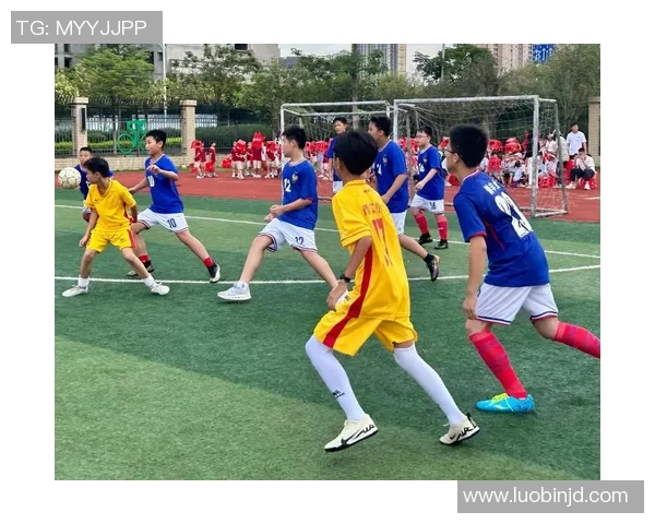 足球明星带着孩子温馨互动的视频感动无数粉丝瞬间引发热议